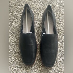 Brand New women’s Vince Camuto shoes - Black
Leather Upper
Size: 7 1/2, M (38)